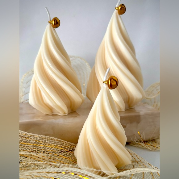 Christmas Tree Candle Set – Trio of Sizes - Picture 2 of 5